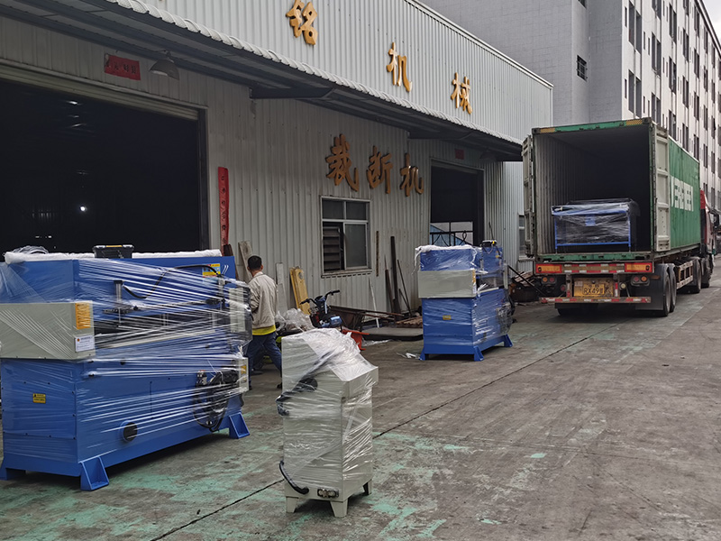 裁斷機發(fā)貨現(xiàn)場